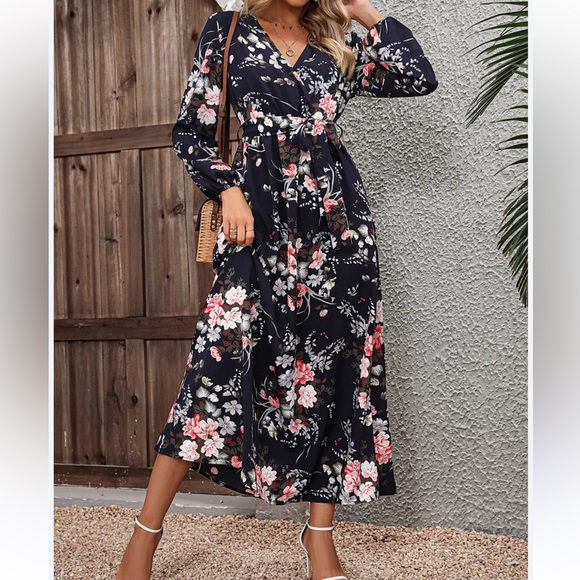 Cupshe Dresses & Skirts - Cupshe NWT Women's floral long sleeve wrap midi dress size M